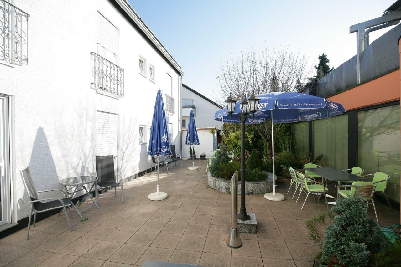 Hotel Am Baronenwald Göppingen Esterno foto