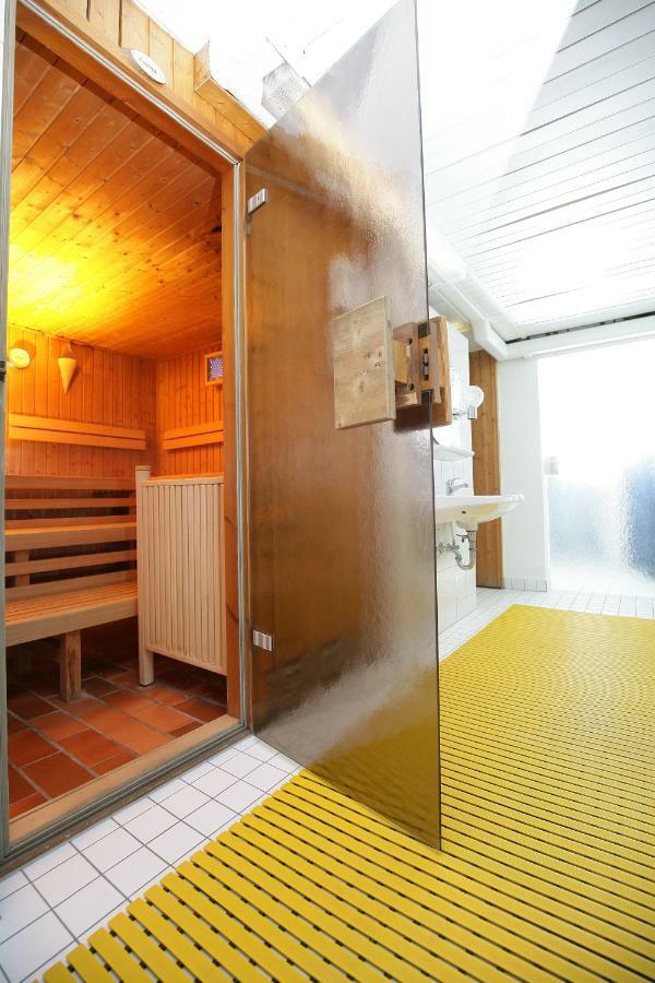 Hotel Am Baronenwald Göppingen Esterno foto