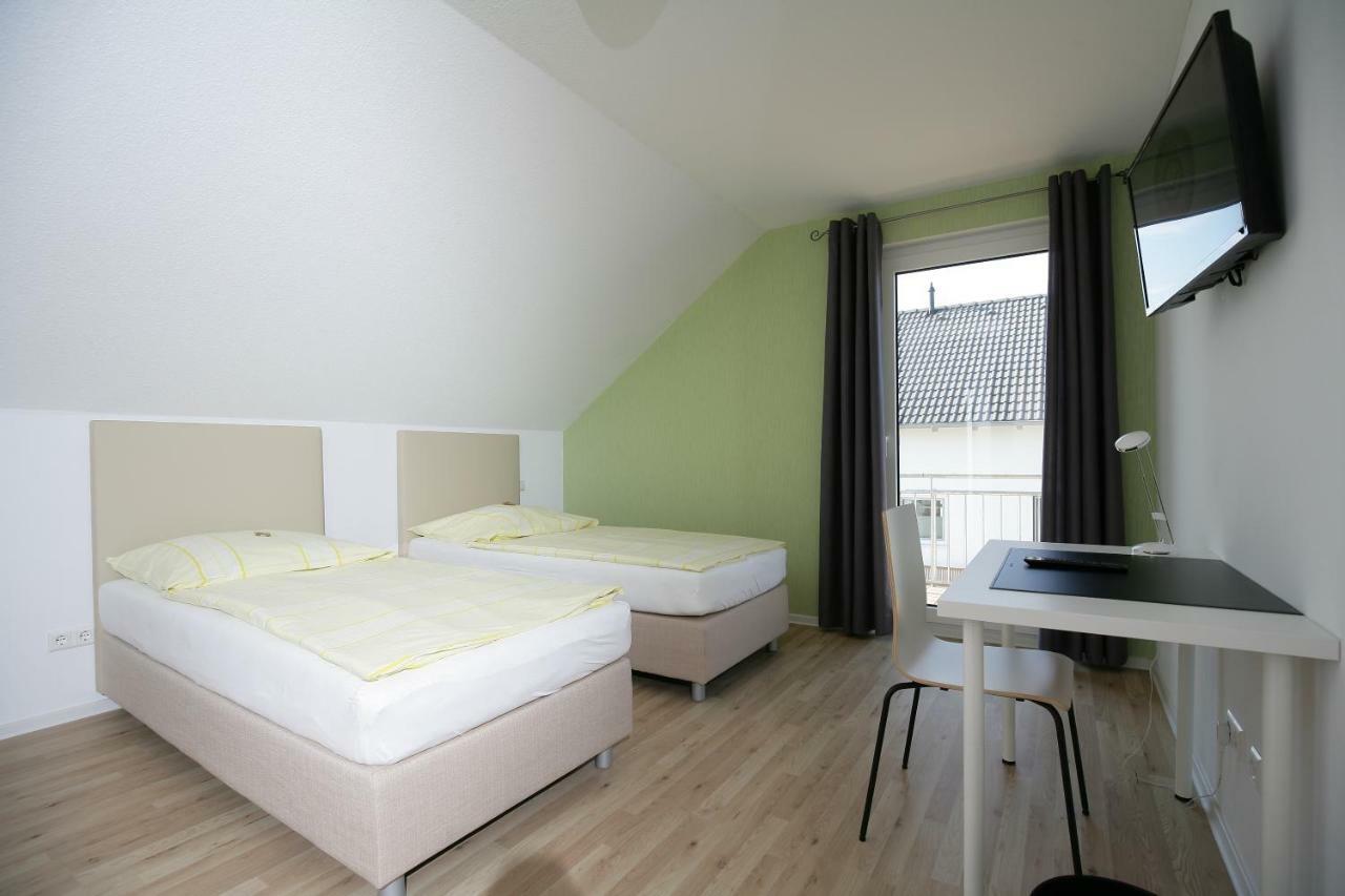 Hotel Am Baronenwald Göppingen Esterno foto