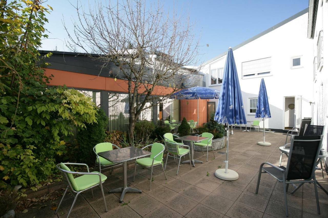 Hotel Am Baronenwald Göppingen Esterno foto