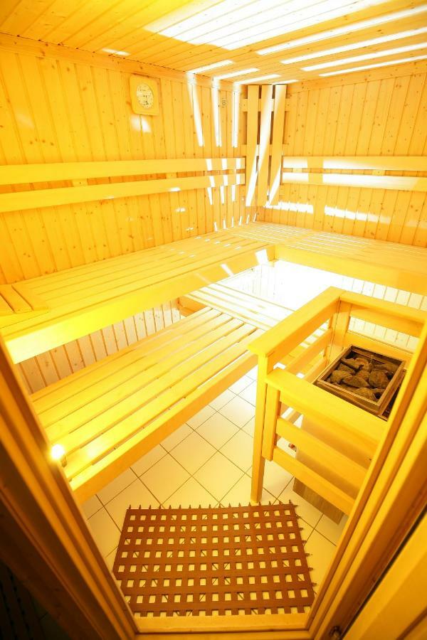 Hotel Am Baronenwald Göppingen Esterno foto