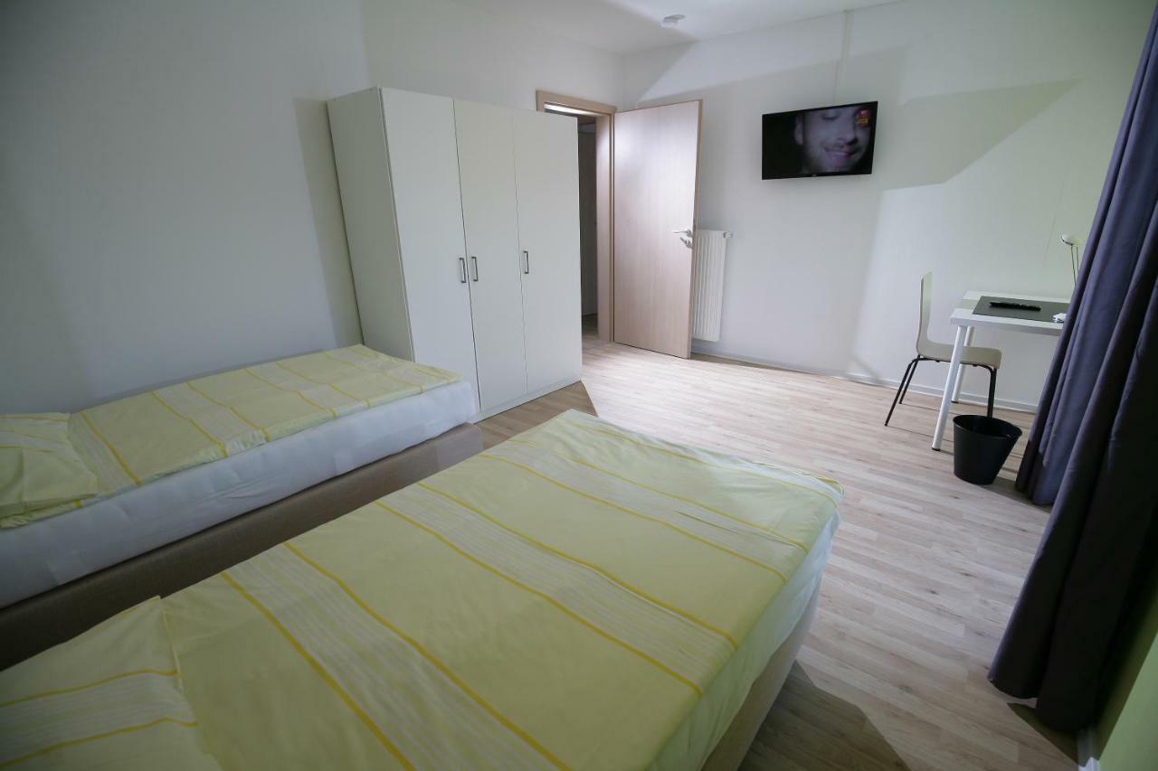 Hotel Am Baronenwald Göppingen Esterno foto