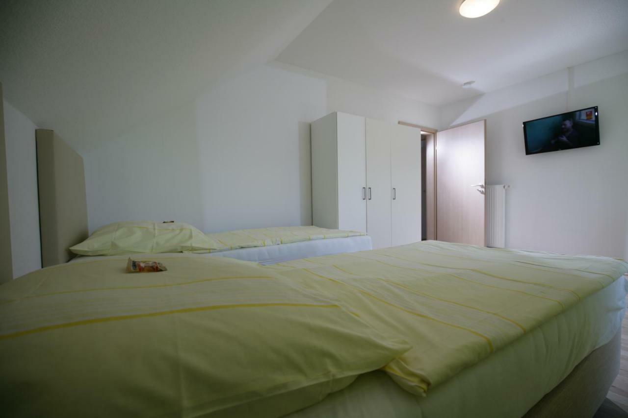 Hotel Am Baronenwald Göppingen Esterno foto