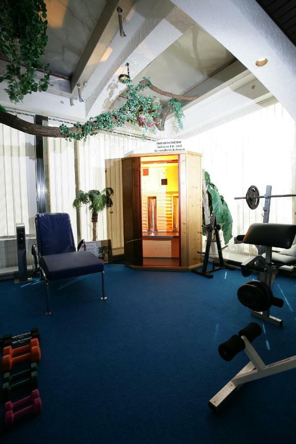Hotel Am Baronenwald Göppingen Esterno foto