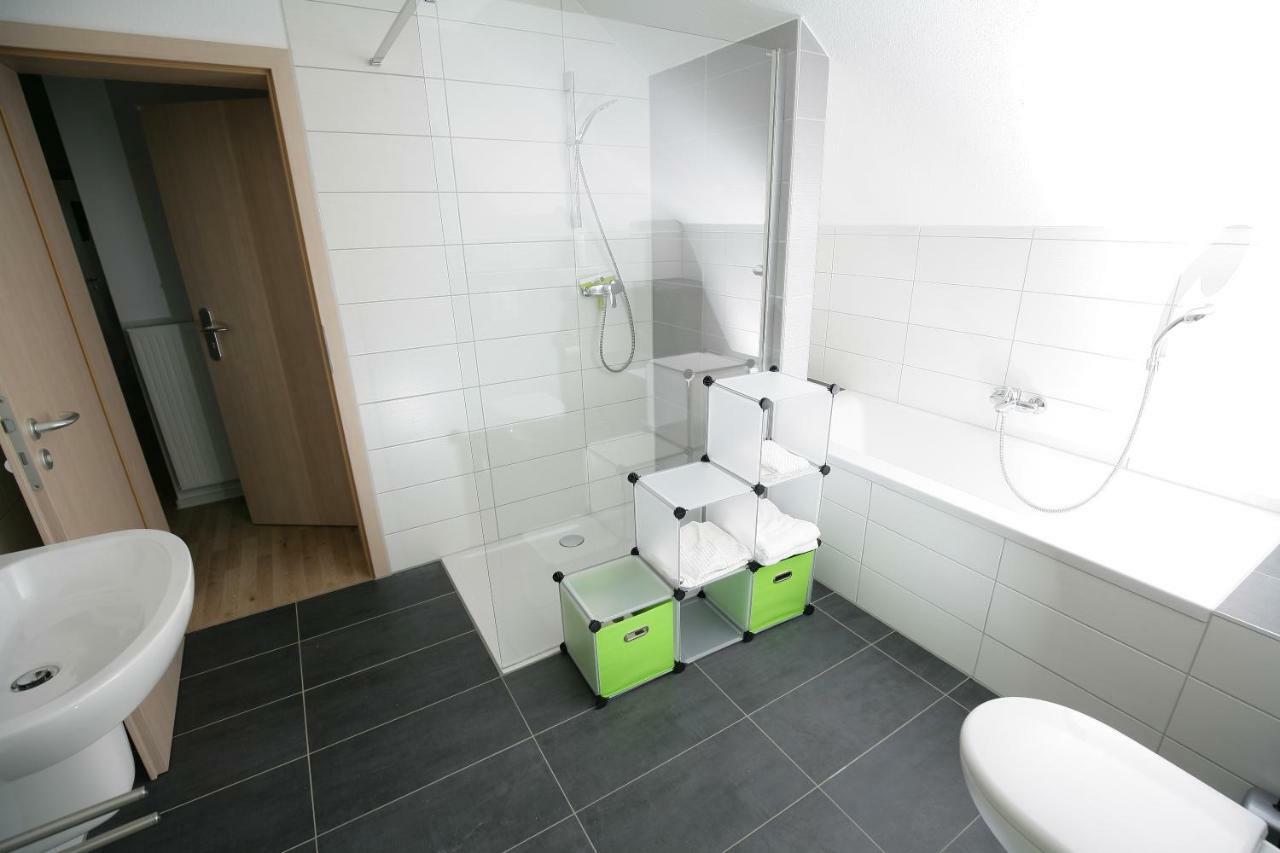 Hotel Am Baronenwald Göppingen Esterno foto