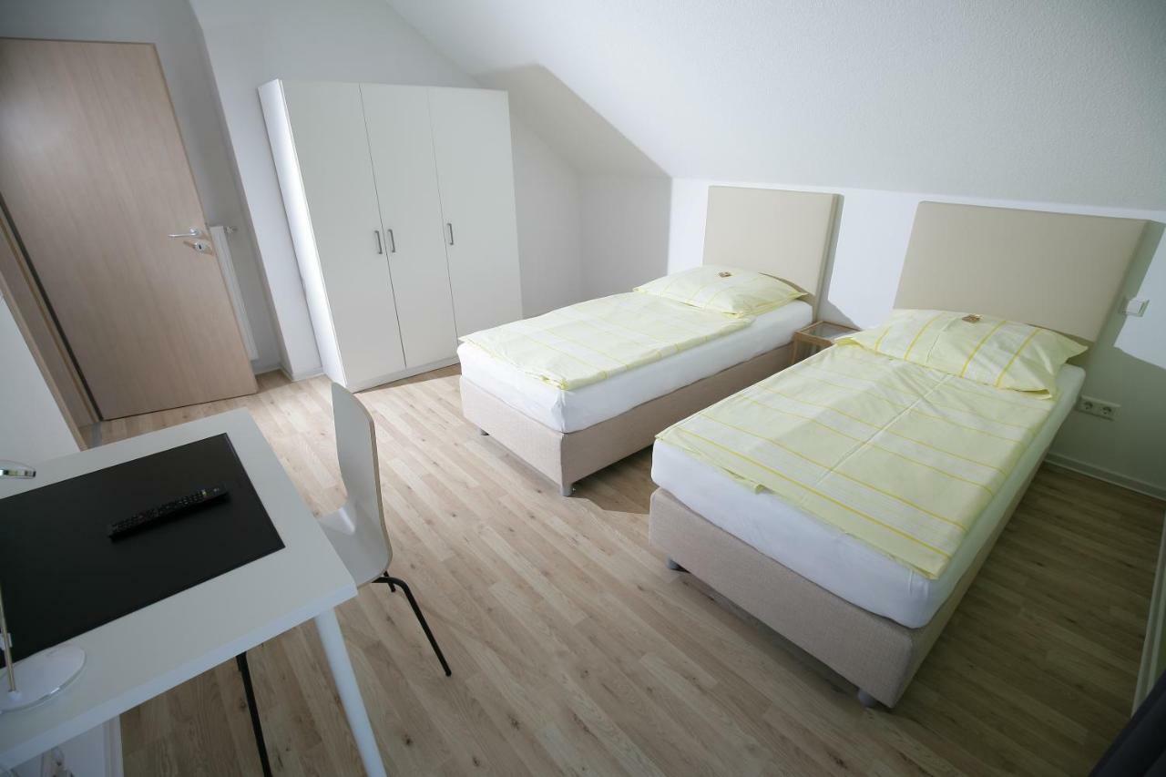 Hotel Am Baronenwald Göppingen Esterno foto